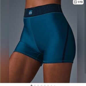ALO Yoga Women's Blue Athletic Shorts